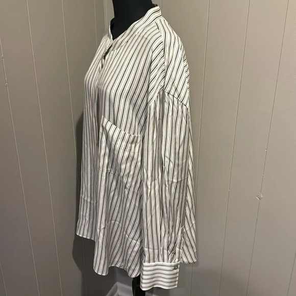 Vince. Silkblend stripe hidden front placket long sleeve standup collar blouse - Picture 4 of 10